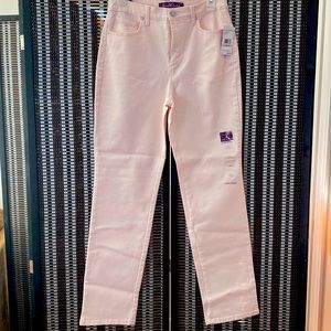 NWT.  Gloria Vanderbilt Amanda Tapered Leg Size 6. Light Pink